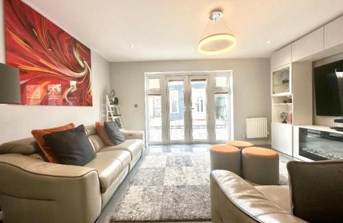 Bicester House | Ideal 4 Bedroomed House in Bicester
