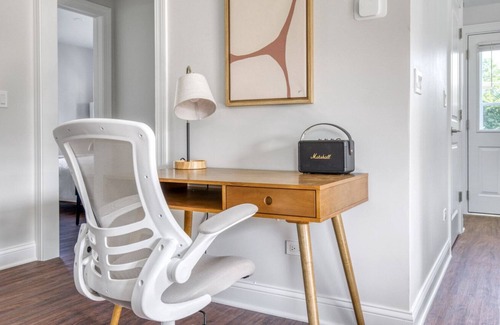 Arlington Heights Apartment | Ideal Arlington Heights 2BR House, near I-90, by Blueground