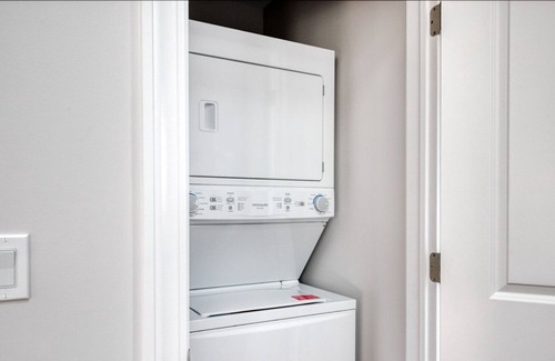 Arlington Heights Apartment | Ideal Arlington Heights 2BR House, near I-90, by Blueground