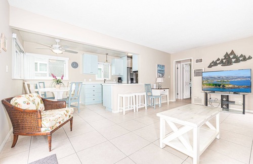 West Newport Condo | Ideal Beach House for Family Trips to the Coast! | Steps to Sand | Updated Kitchen | Sunny Balcony