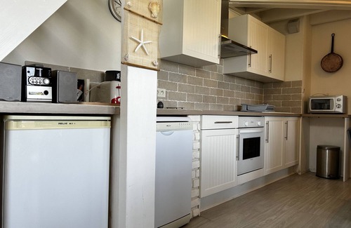 Erdeven Apartment | Ideal Coastal Getaway: Duplex with Pool, Near Beaches, 2 Rooms, Sleeps 4