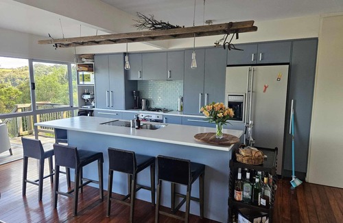 Tawharanui House | Ideal Coastal Retreat with something for everyone