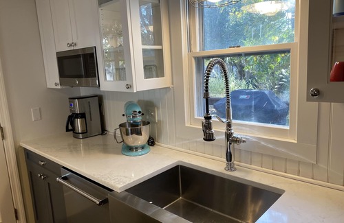 Edgartown House | Ideal Contemporary, Walk to Town, Central AC, 100% Renewable Energy