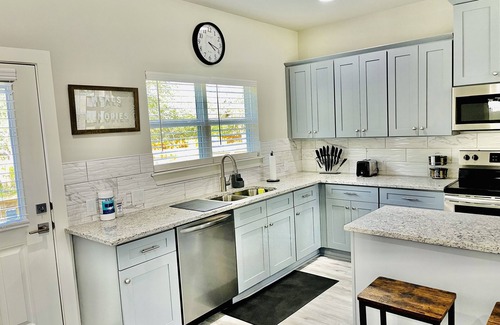Denver Heights House | ✨ Ideal Downtown Location - Serene Space for 6 Guests ✨