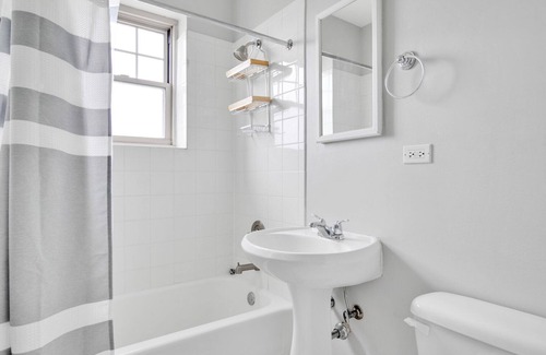 Evanston Apartment | Ideal Evanston 1BR, 1 mile from Northwestern campus, by Blueground