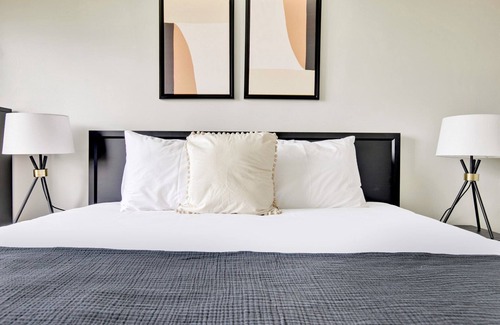 Evanston Apartment | Ideal Evanston 1BR, 1 mile from Northwestern campus, by Blueground