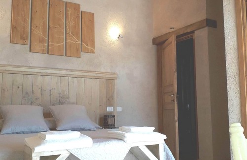 Alghero House | Ideal for 12 pp, Wellchair & Pet friendly, large and small pool ,
