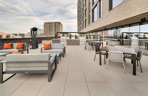 Golden Triangle Apartment | Ideal Golden Triangle 1BR w/ Pool, Gym & W/D, next to Park, by Blueground