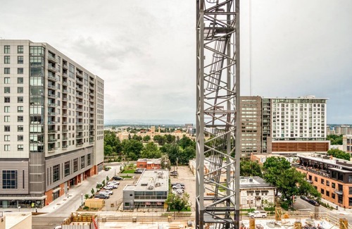 Golden Triangle Apartment | Ideal Golden Triangle 2BR w/ Pool, Gym & W/D, next to Park, by Blueground