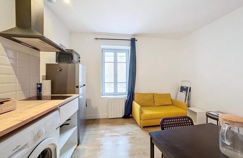 La Gare Apartment | Ideal group building - Near train station (19 people)