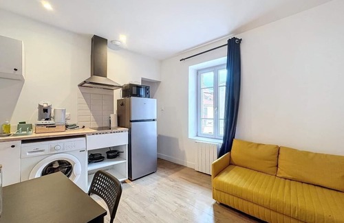 La Gare Apartment | Ideal group building - Near train station (19 people)