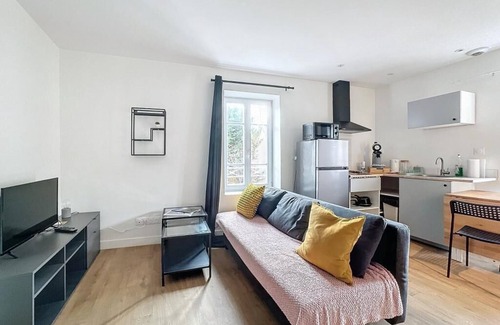 La Gare Apartment | Ideal group building - Near train station (19 people)