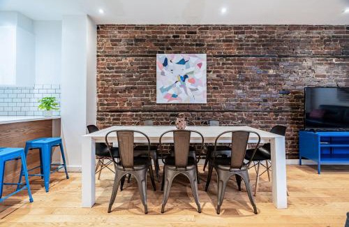 Plateau Mont Royal Apartment | Ideal Group Stay in Charming Le Plateau Near Metro