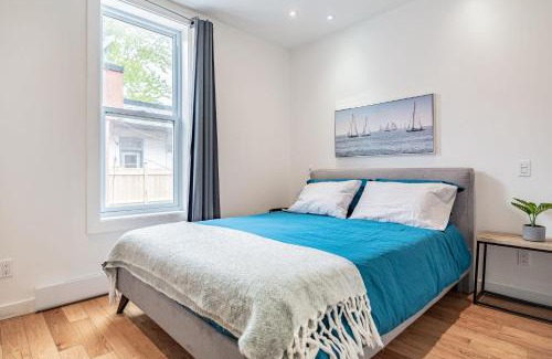 Plateau Mont Royal Apartment | Ideal Group Stay in Charming Le Plateau Near Metro