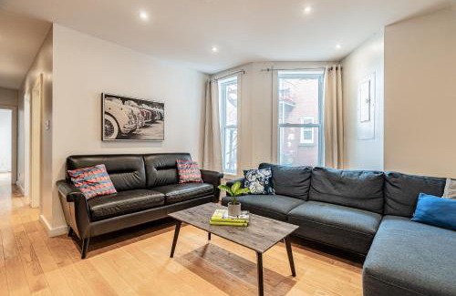 Plateau Mont Royal Apartment | Ideal Group Stay in Charming Le Plateau Near Metro