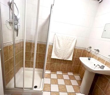 Carrick-on-Suir House | Ideal Guest House
