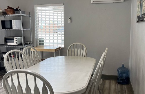 Grant - Glenn House | Ideal Haven- Perfect Convenient 2-bedroom house with Hot tub & pet friendly