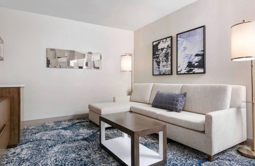 Northeast Virginia Beach Hotel | Ideal Location! Onsite Pool, Minutes to First Landing State Park