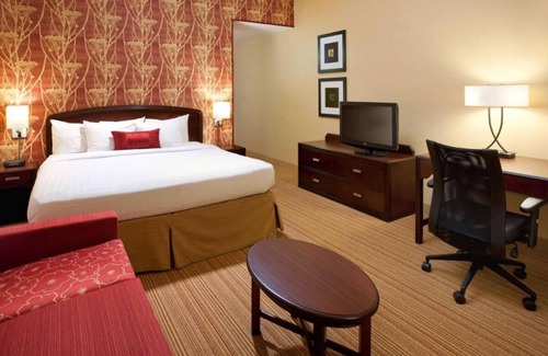 Las Vegas Hotel | Ideal Location! Outdoor Pool, Pet-Friendly Property, Parking!