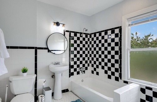 Mahncke Park House | 🏆IDEAL LOCATION🍷Riverwalk🌃Downtown🥘Pearl👑KING Bed