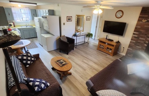 North Conway Condo | Ideal location - Walk to Settler's Green Shops, Restaurants Pets OK.