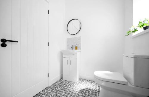 Trafford Apartment | Ideal Lodgings In Urmston