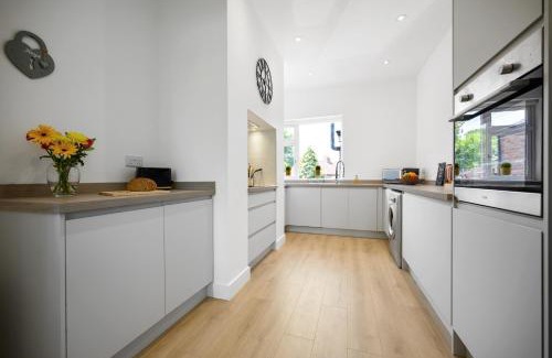 Trafford Apartment | Ideal Lodgings In Urmston