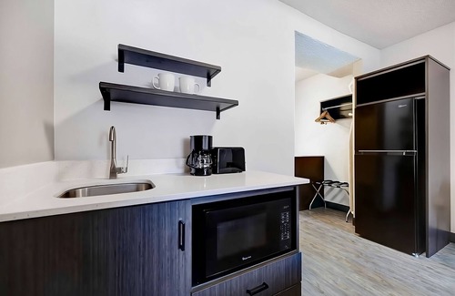 Rock Springs House | Ideal Mix of Comfort and Value! 3 Units with Free Parking, Pets are Allowed