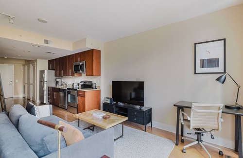 Mount Vernon Triangle Apartment | Ideal Mt Vernon 1BR w/Rooftop Pool & A/C, nr Chinatown, by Blueground