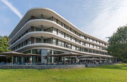 Wageningen House | Ideal Nature Escape w/Panoramic View | Dining, Spa, Gym Access Near Nature Spots