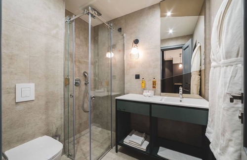 Podgorica Hotel | Ideal Podgorica Stay – 2 Modern Units w/Free Parking & Close to Dining Spots!