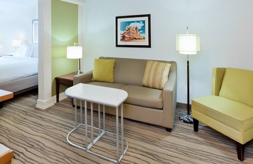 Golden Valley House | Ideal Room for Leisure Trips! Pool, Gym