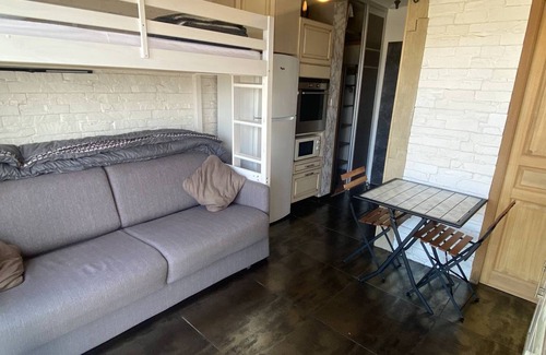 Saint-Hippolyte Apartment | Ideal studio 100m from the beach with secure parking
