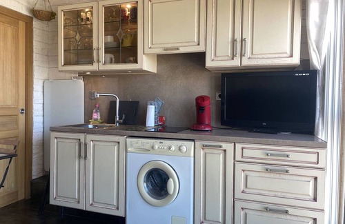 Saint-Hippolyte Apartment | Ideal studio 100m from the beach with secure parking
