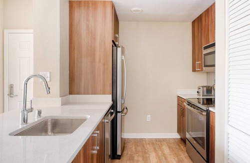 Contra Costa Centre Apartment | Ideal Walnut Creek 1BR w/BBQ, Gym & W/D, steps to BART, by Blueground