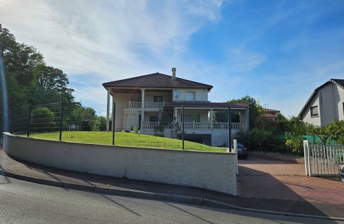 Avanne-Aveney Apartment | Ideally located apartment