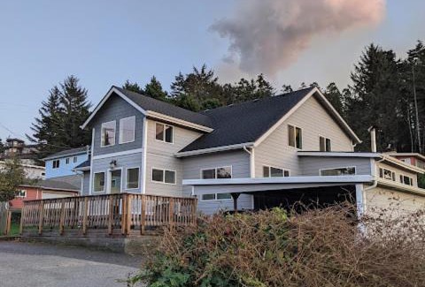 Gold Beach Bed & Breakfast | Idlewild Manor B&B