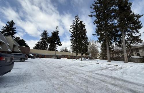 West Hill Hotel | Idlewood Inn