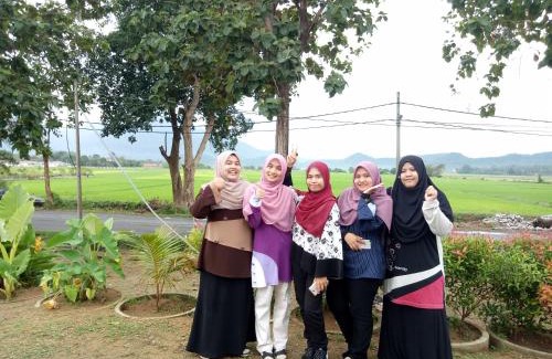 Simpang Kenyum House | IDUL Sunrise View