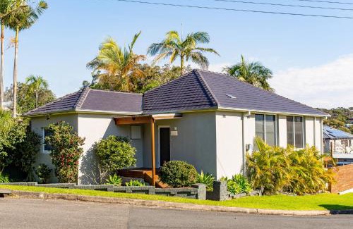 Dee Why House | Idyllic 4-Bed Home With Alfresco Area Near Beach