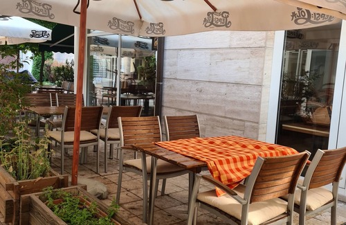 Budavar Apartment | Idyllic Apartment w/a Private Patio and Huge Communal Garden! (Pet-Friendly)