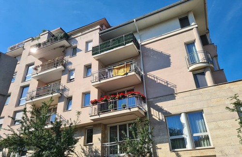 Budavar Apartment | Idyllic Apartment w/a Private Patio and Huge Communal Garden! (Pet-Friendly)