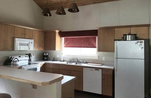 Big Sky House | Idyllic Big Sky Stay, Immaculate 3bed/3bath Townhome, Private Hot Tub