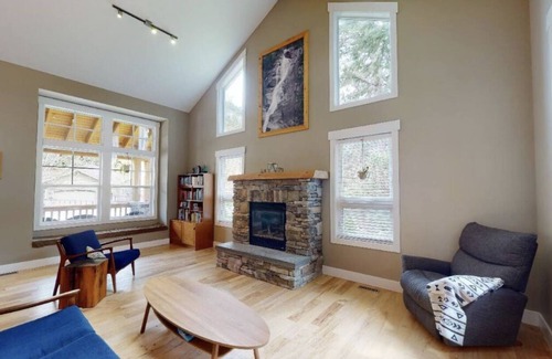 Brackendale House | Idyllic Brackendale Family Home w/ Hot Tub