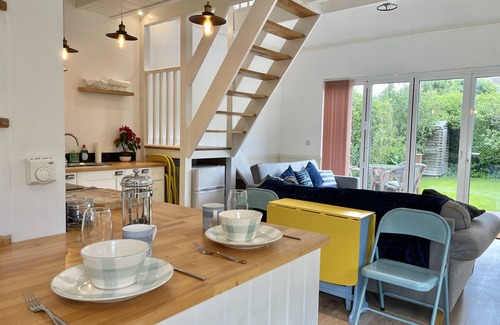 Deal Apartment | Idyllic coastal cottage with private beach hut - Sea Rose Cottage