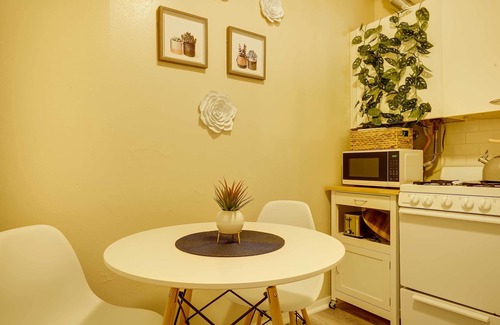 Biggs Field Apartment | Idyllic El Paso Retreat ~ 6 Mi to Downtown!