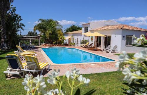 Cerro do Mocho House | Idyllic Farm House with huge Garden for 14PAX