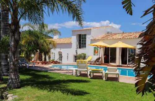 Cerro do Mocho House | Idyllic Farm House with huge Garden for 14PAX