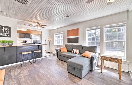 Fayetteville House | Idyllic Fayetteville Home - Walk to UA Campus!