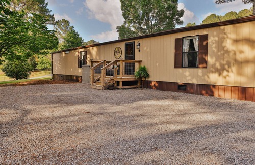 Dalton House | Idyllic, mins to I-75 & Dalton NEW to VRBO, 5 star reviews, trails nearby